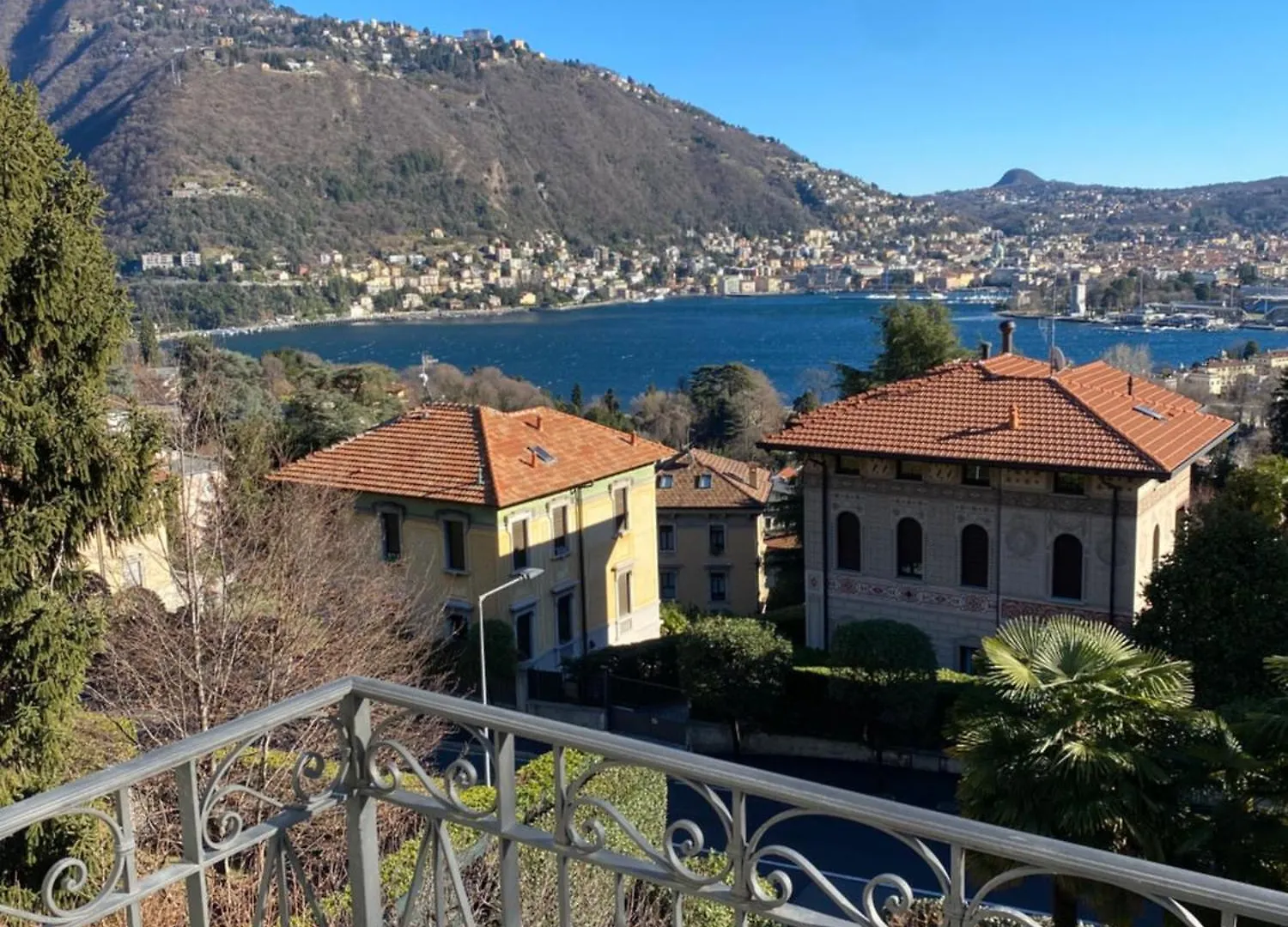 Lora Como Apartment, Free Private Parking Italia