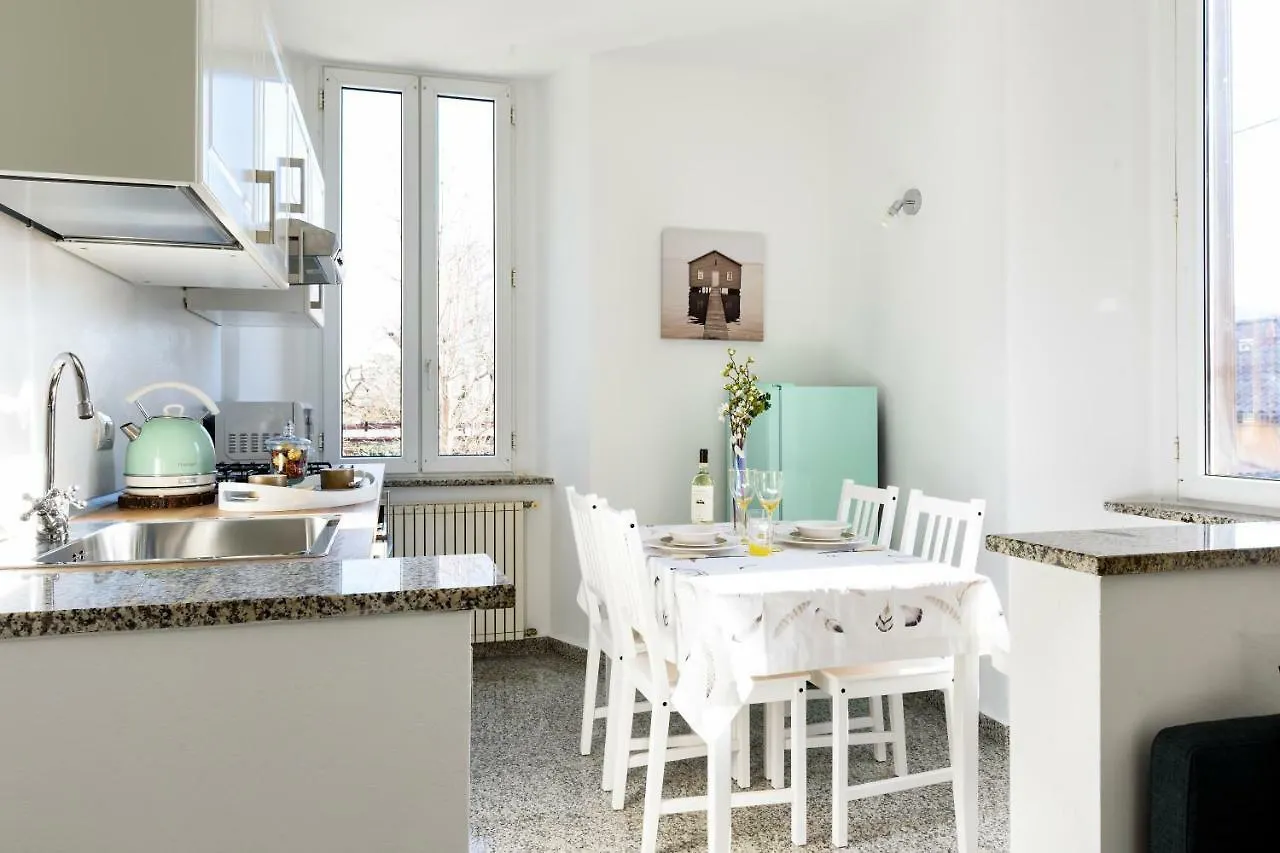 Appartamento Lora Como Apartment, Free Private Parking Italia