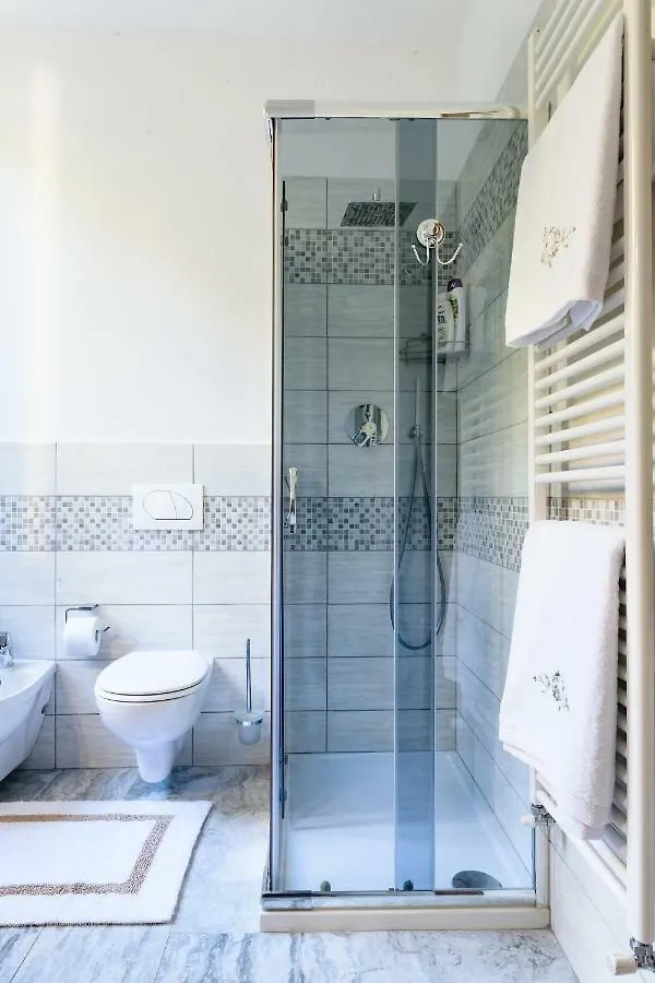 Lora Como Apartment, Free Private Parking